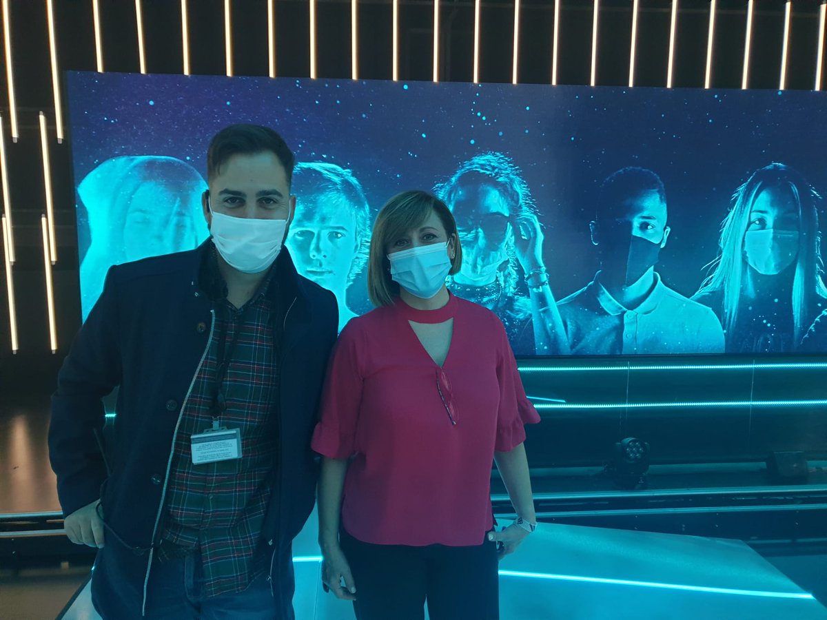 lrcomunica2's tweet photo. #QuienEducaFuturo #HITFinal @rtve @GrupoGanga @ibonpereztv @MamenAsencio @DanielGrao7 @ArrufatBlasco Enhorabuena a todo el equipo, de serie y programa, que nos ha hecho reflexionar semana tras semana. Y gracias por invitarme a participar en este proyecto, de calidad y necesario. https://t.co/lUkF9yB9Ni