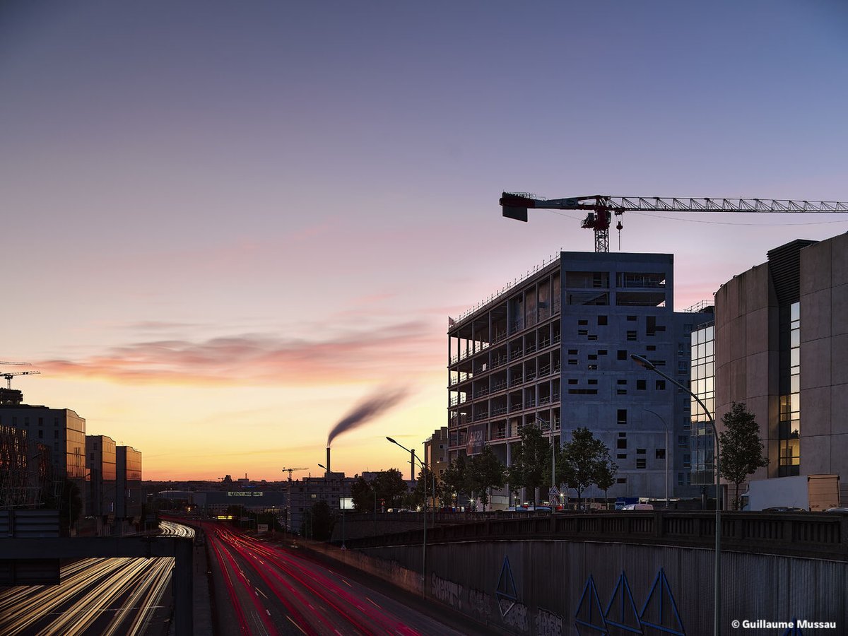 VINCIConstrucFR's tweet photo. #PyramidesdArgent 2020 : réalisé par notre filiale #Sicra IDF, le campus étudiants Car Ivry #IvrySurSeine remporte le prix du #BIM👏
Parmi les atouts de l'ouvrage :
▪️ sa compacité de par l’imbrication des volumes bâtis
▪️ sa mixité d'usages (école, résidence, équipement sportif) https://t.co/Ed3WiZiKBU