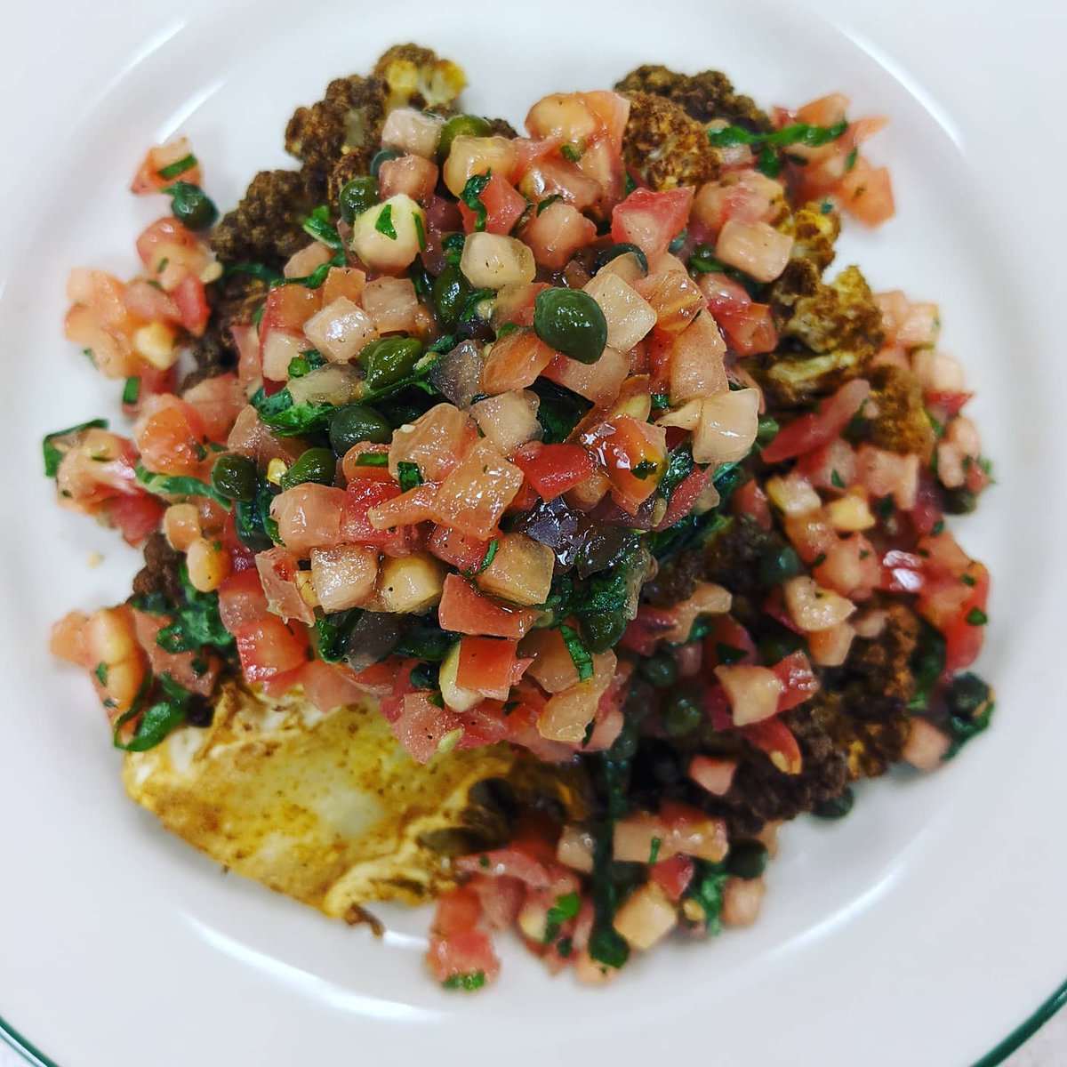 Eddie_Mundy's tweet photo. Shawarma spiced cauliflower steak w/ lemon, tomato, caper & fresh herb relish as an alternative to our grilled ribeye steaks today!
.
@FlikISDining
.
#schoollunch #chefswhim #cauliflower #cauliflowersteak #tomato #cape#cooklife #eatshareconnect #vegetarian #teampixel https://t.co/4iT6ckCI8p