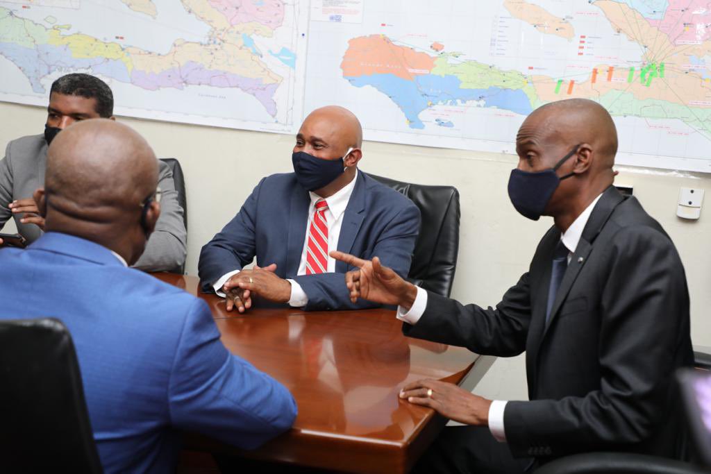 moisejovenel's tweet photo. Fas ak pwoblèm idantifikasyon sa ki lakoz anpil moun poko ka fè kat yo, mwen pase enstriksyon ak otorite konsène yo pou yo chak travay nan sa ki konsène yo pou yo rive bay tout Ayisyen, nenpòt kote lap viv sou latè a ak de nesans Li ak tout lòt pyès kap pèmèt yo rive idantifye l. https://t.co/EKIJAn0ErD