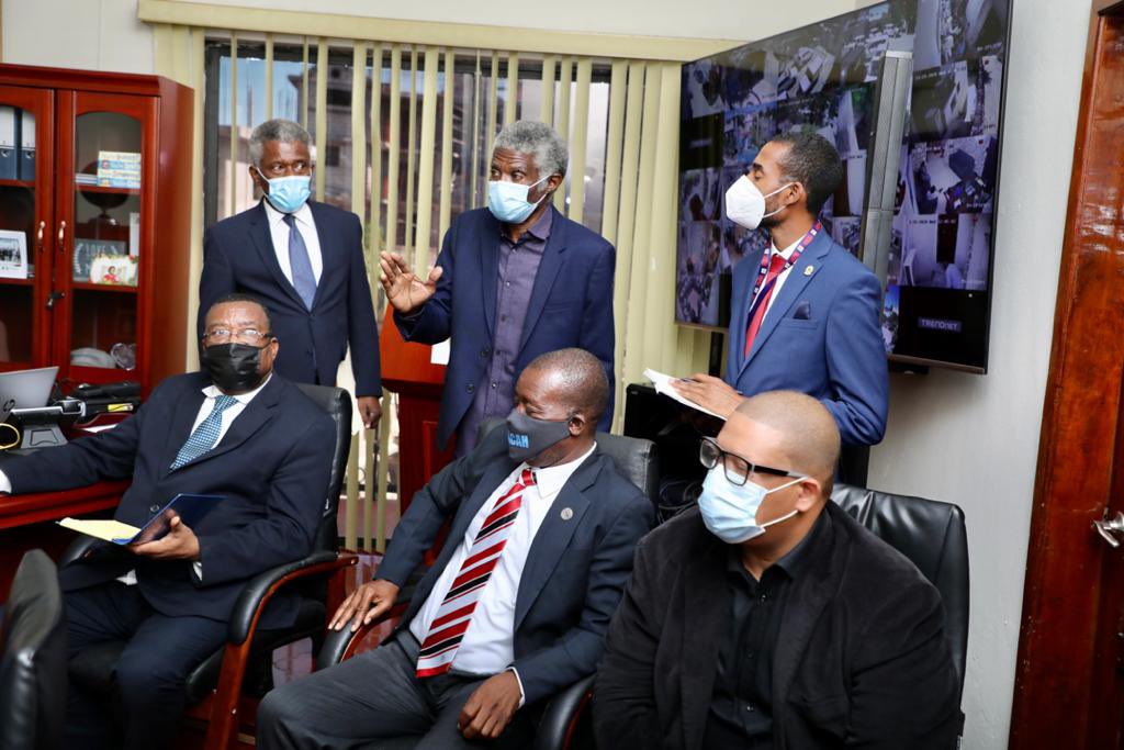 moisejovenel's tweet photo. Fas ak pwoblèm idantifikasyon sa ki lakoz anpil moun poko ka fè kat yo, mwen pase enstriksyon ak otorite konsène yo pou yo chak travay nan sa ki konsène yo pou yo rive bay tout Ayisyen, nenpòt kote lap viv sou latè a ak de nesans Li ak tout lòt pyès kap pèmèt yo rive idantifye l. https://t.co/EKIJAn0ErD