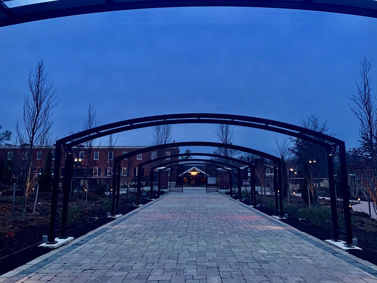 Vintage_Hotels's tweet photo. Now twinkling in the centre of our own Christmas Wonderland Garden 🎄 Here's a sneak peek at our beautiful Christmas tree as we start the countdown to our soft opening on Tuesday, December 1st to guests of Vintage Hotels ❄️

Stay packages: https://t.co/Dgo52foizB #visitniagara https://t.co/ucrefaaKds