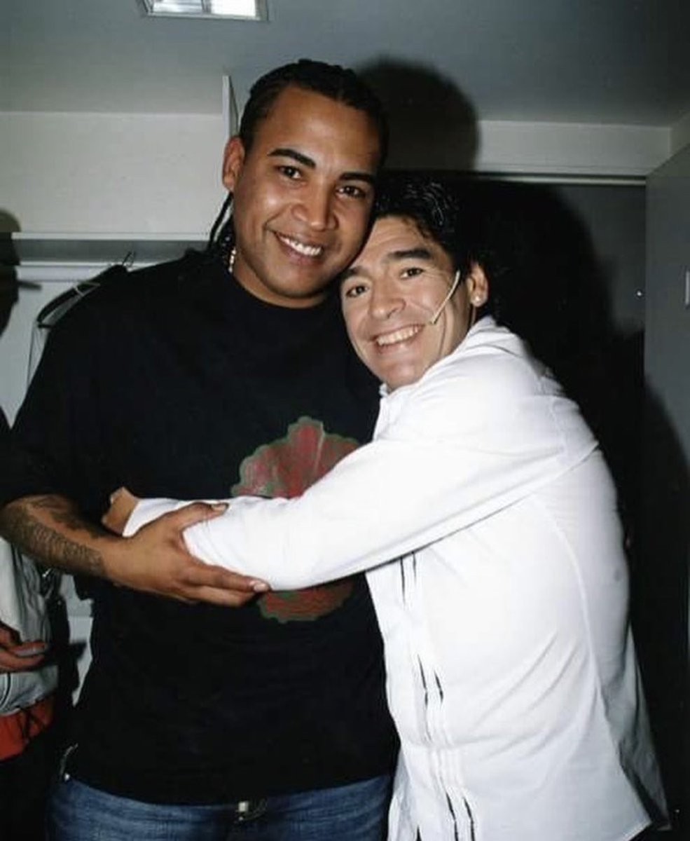 Descansa en paz Maradona.

Mis condolencias a la familia, a la Argentina y al fútbol en general.

Las leyendas nunca mueren.