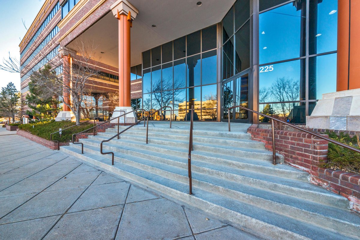 westdenver's tweet photo. We have a space waiting for you! Private Offices include mail, Internet, parking garage &amp; receptionist services! Choose The Lakewood Intelligent Office 303-974-6600 #virtualassistant #virtualoffice #virtualaddress #virtualassistants #smallbusiness #Intelligentoffice #entrepreneur https://t.co/aVfQ2LewRG