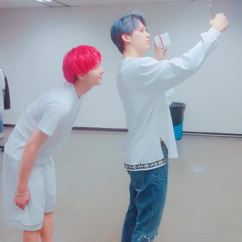 The photo                       Behind the scene