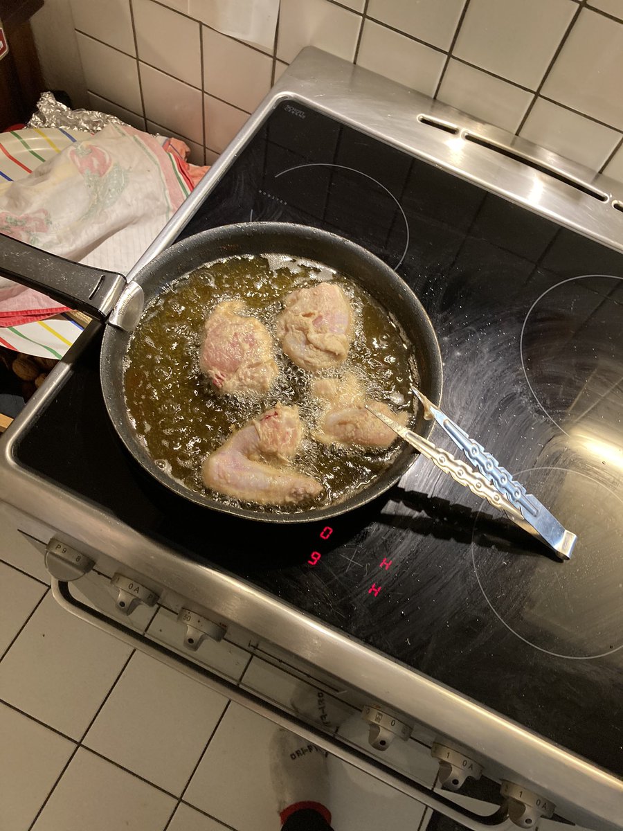 Je rentre chez moi, regardez ma mère elle cuisine avec PTDDDRRR