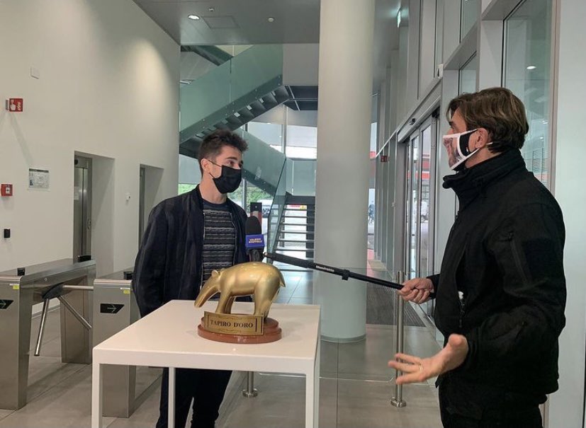 . @Charles_Leclerc with the Tapiro d'Oro in Maranello
πΈ : valerio_staffelli
#F1 #Charles16 https://t.co/u6j1WYhooP