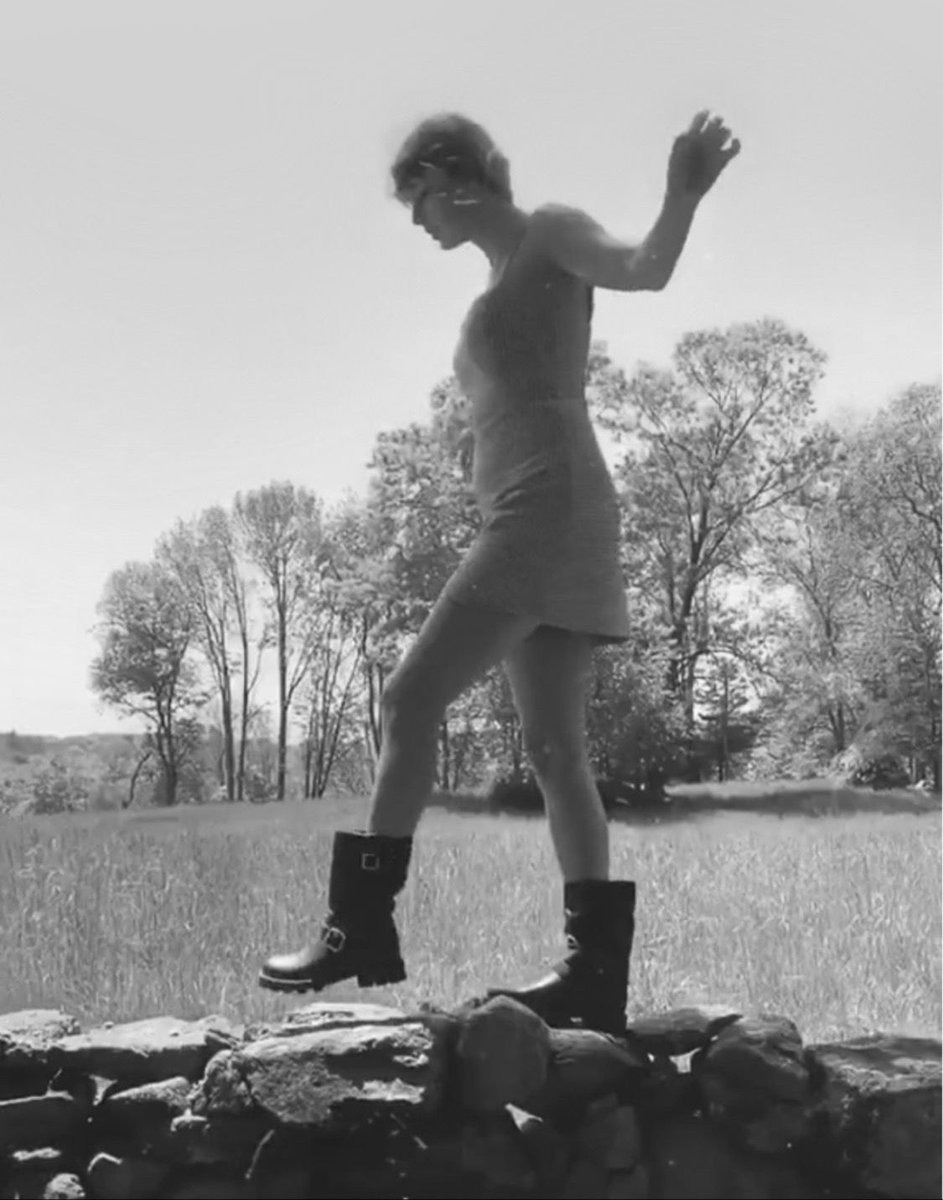 the period of time in which this love triangle is set spans over 20-30 years. it's about recognising immaturity or naivety through reflection and "what-if's". to cherry pick just some of the parallels: cobblestones, cars and clothing imagery are all tied in cohesively.