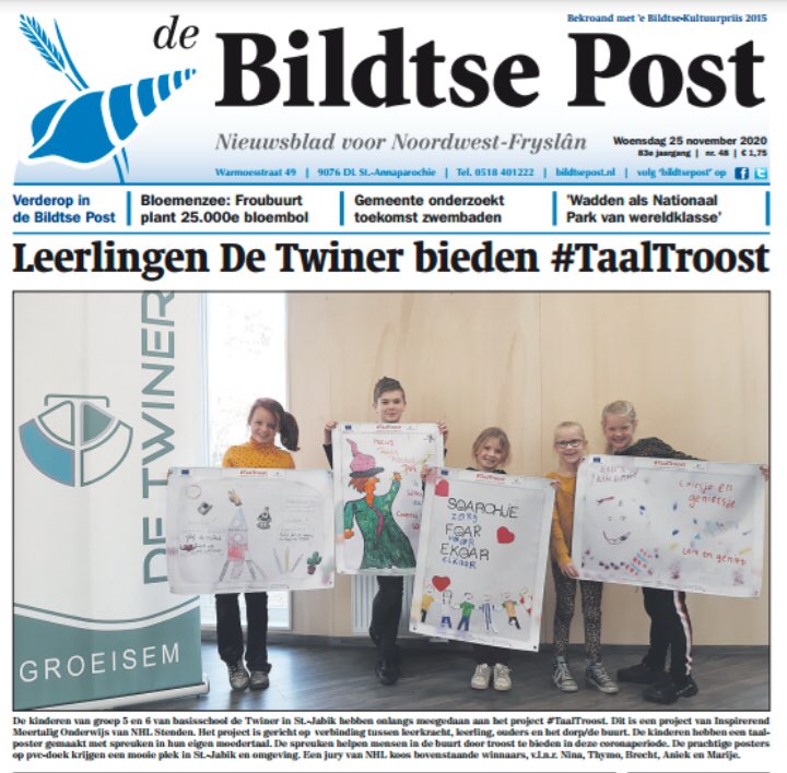Op de voorkant van de @BildtsePost de kunstenaars van De Twiner met hun prachtige  #TaalTroost posters. Applaus van  @MirjamGuenther en  <a href="/sing_ja/">Janke Singelsma</a> voor deze kanjers👏👏👏
<a href="/lectoraatMenG/">Meertaligheid & Geletterdheid</a> <a href="/nhlstenden/">NHL Stenden</a> <a href="/Nuffic/">Nuffic</a>