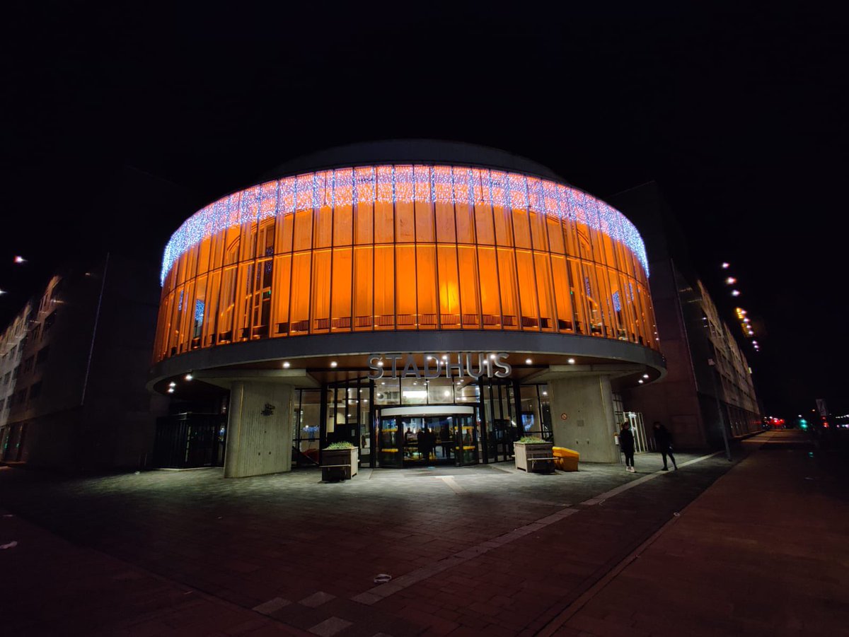 Baljetgroep's tweet photo. Almere kleurt oranje in het kader van Orange the World, de wereldwijde campagne om geweld tegen vrouwen te stoppen. Mooi om onze bijdrage hier aan te mogen leveren.

#orangetheworld #stopgeweldtegenvrouwen  #stopgeweld https://t.co/p0zZ3umGpN