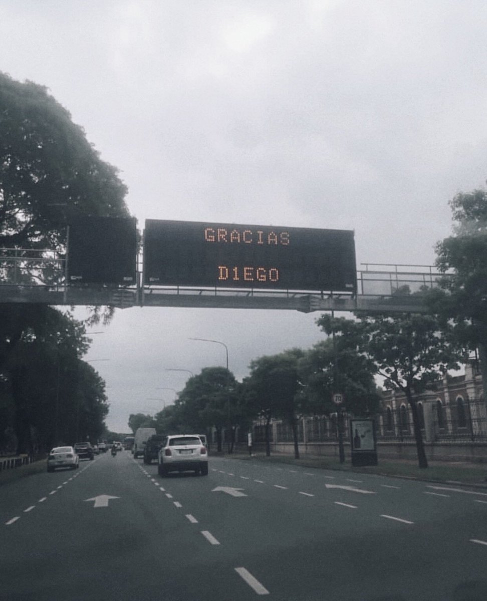 carrusel's tweet photo. 🚘🚸 Así están las calles de Argentina en memoria de Diego Armando Maradona 🖤 https://t.co/2XhVW5A5Gq