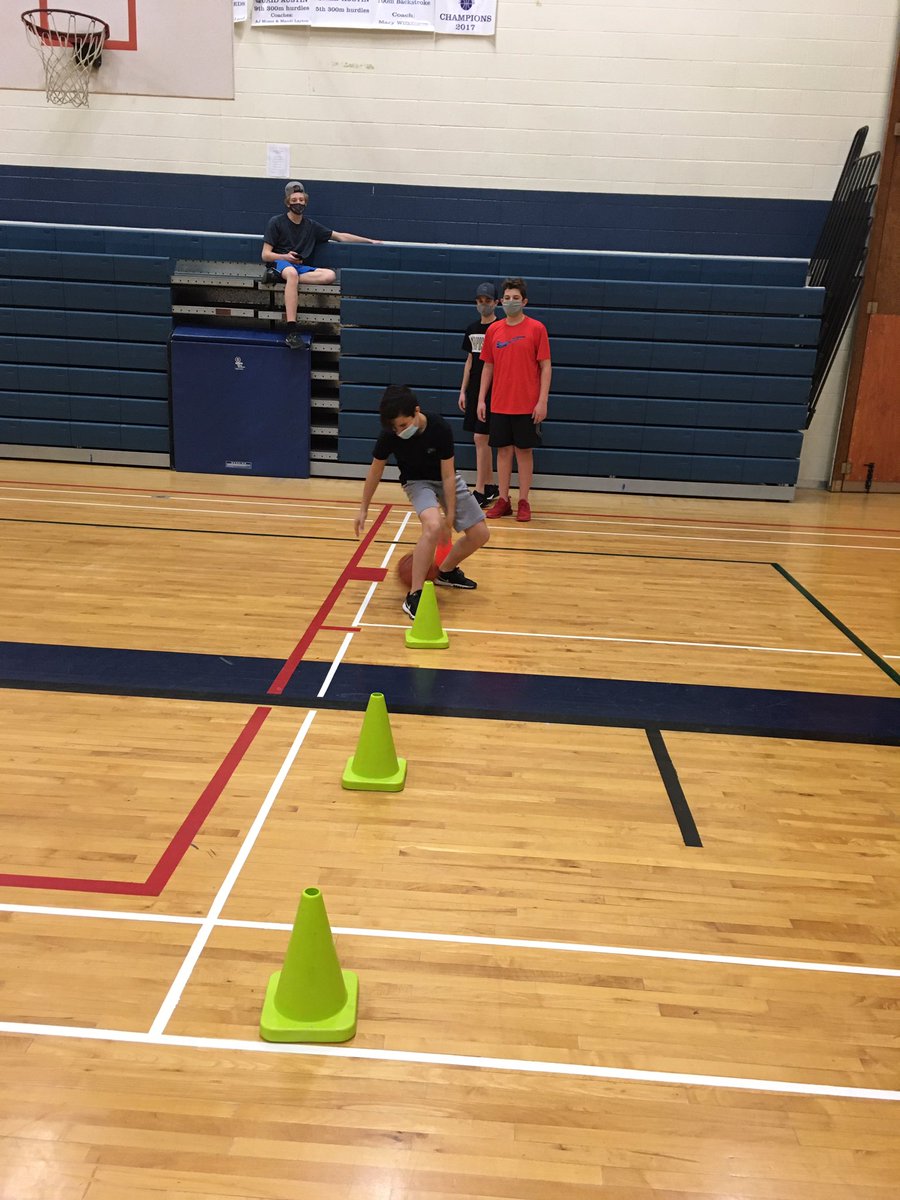 MigchelsMandy's tweet photo. @MitchellDHS #ppl1o completing #fun #basketball relays #buzzerbeater #skills #shooting #GoBlueDevils https://t.co/6uZbFmz15q