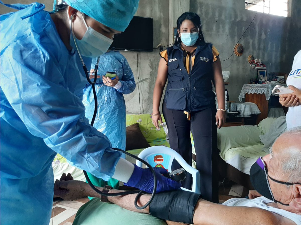 DPS_LosRios's tweet photo. #LosRíos | #MédicoDelBarrio y su equipo integral de salud brinda atención médica domiciliaria a pacientes vulnerables del sector El Pantano de la parroquia San Camilo del cantón Quevedo. Se garantiza de manera oportuna servicios de salud a toda la población #SaludParaTodos. https://t.co/COKEC9vz3y