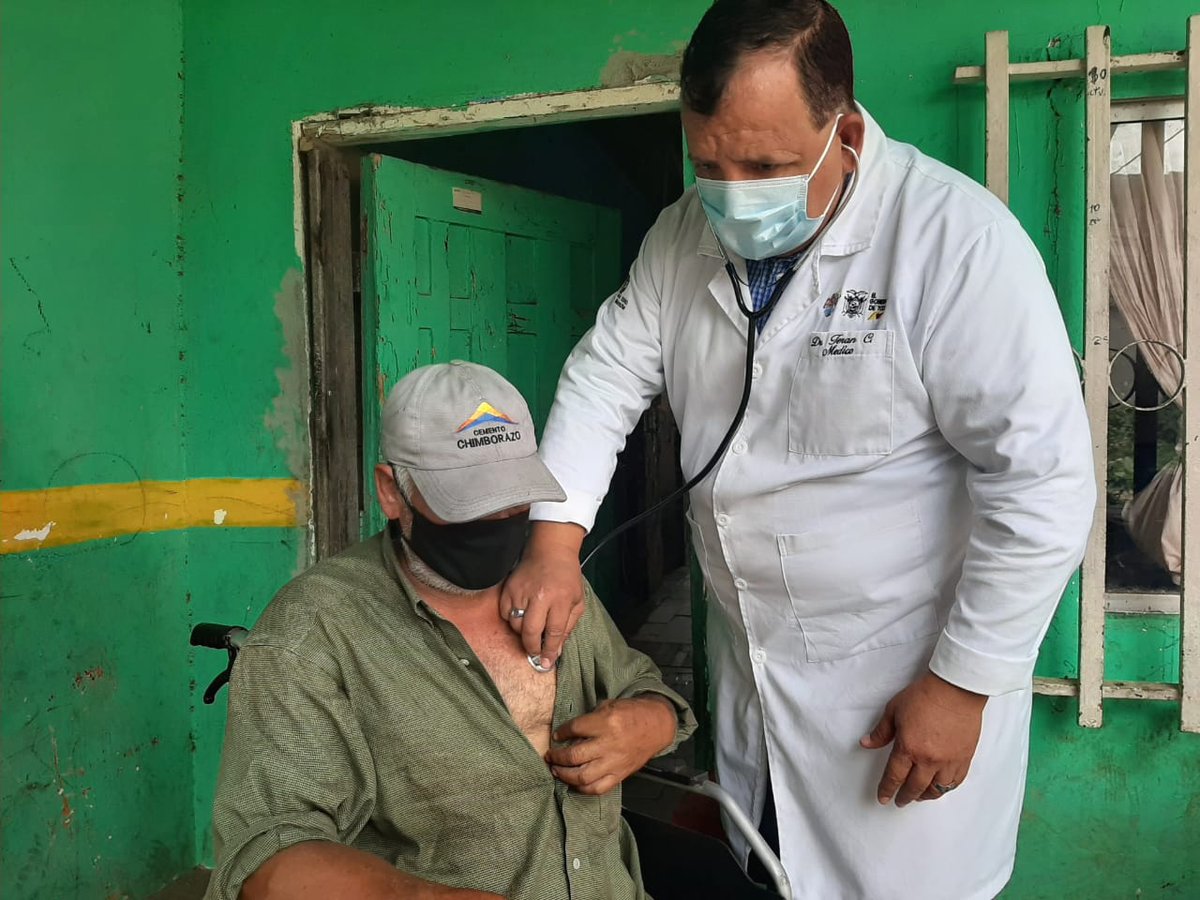 DPS_LosRios's tweet photo. #LosRíos | #MédicoDelBarrio y su equipo integral de salud brinda atención médica domiciliaria a pacientes vulnerables del sector El Pantano de la parroquia San Camilo del cantón Quevedo. Se garantiza de manera oportuna servicios de salud a toda la población #SaludParaTodos. https://t.co/COKEC9vz3y