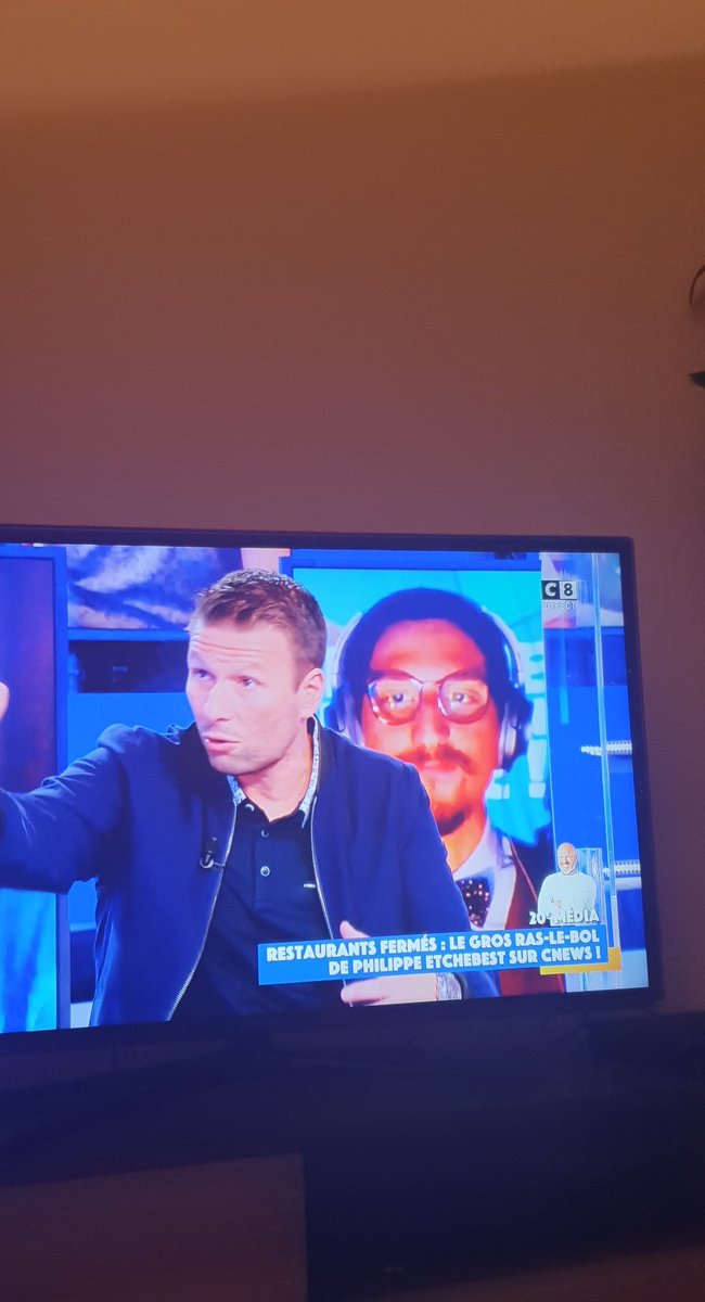 AlexandreCotoni's tweet photo. @RaymondLeMatin  il y a Ibra qui veille sur toi !!! #tpmp @TPMP @Cyrilhanouna https://t.co/ipf3JY700H