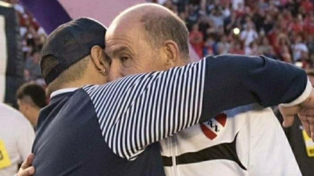 Que en paz descanses, Diego. Sin vos el fútbol no será igual.

Siempre te recordaré ❤