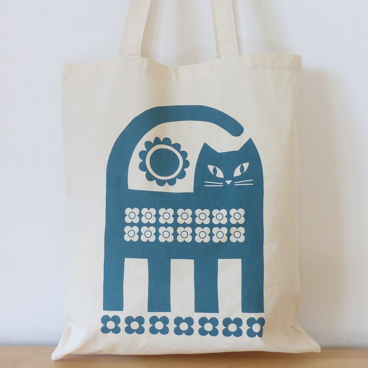 franwooddesign's tweet photo. Hi, here's a few #handmade items from my online shop. From top left clockwise: handprinted Nouveau Cat tote bag, Midnight Dove Christmas card, Cat in Flowers screen-print, Scandi Bird tea towel. Shop here: https://t.co/WuYEH65F6X

#handmadehour #giftideas #shopindie #ShopSmall https://t.co/QvAVJXzCYy