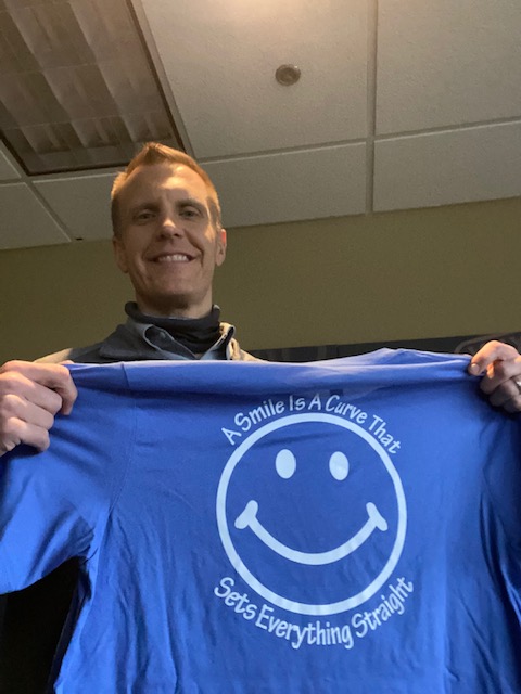 101wixx's tweet photo. Big shout-out to the "Smile Big Clothing Company" in Neenah - thanks for being fans of the #145FeelGood Story and for the t-shirt! Happy Thanksgiving - Corey https://t.co/yjZH7uFIPJ