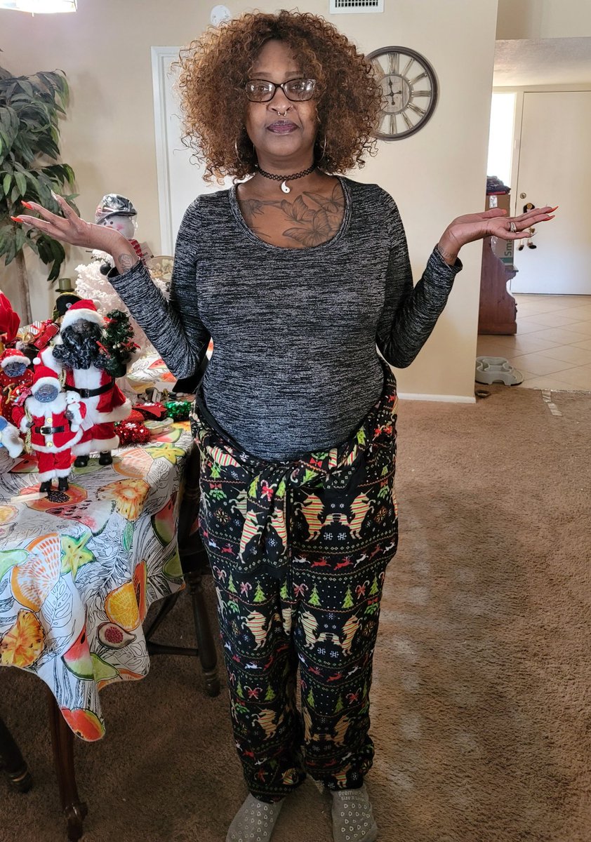 Vs. Zoom meeting reality ๐
#Phillygirl #Phillyjawn #lupus #autoimmune #chronicillness #invisibleillness #sjogrens #reynauds #MentalHealth #anxietyanddepression #stargazer #believerinmagik #advocate #cure #stillsocialdistancing #blacklivesalwaysmattered โ๐ฟโ๐ฝโ๐พ #pride๐ https://t.co/ml1q5BRGBQ