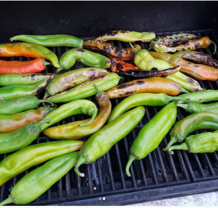 DoubleEagleMalt's tweet photo. Big Jims from Hatch, in the Land of Enchantment, finally arrived yesterday and I wasted no time roasting them to store and freeze in half-pound ziplocks, to be retrieved in the dead of winter for classics meals.

#hatch #bigjimchiles #greenchilestew https://t.co/5aOod5vw6j