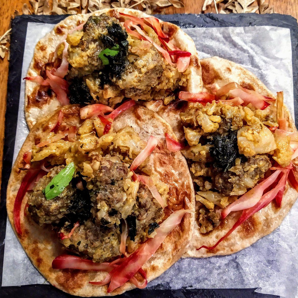 rozi_h14's tweet photo. Blomkål, kött, rotfrukter och paratha!😍😋
#Cooking #recipe #middag #LunchTime # https://t.co/rUoIzO7Gmf