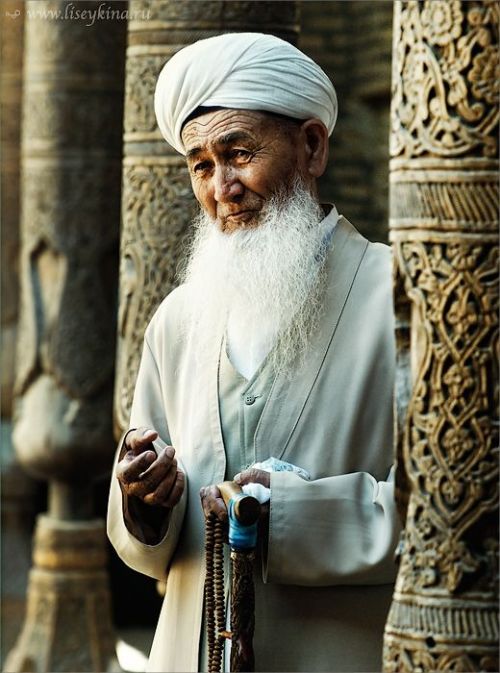 People of Khiva/Khwarezm: Lovely old Uzbek man. Very aesthetic haji baba.Picture by Elena Petrova.