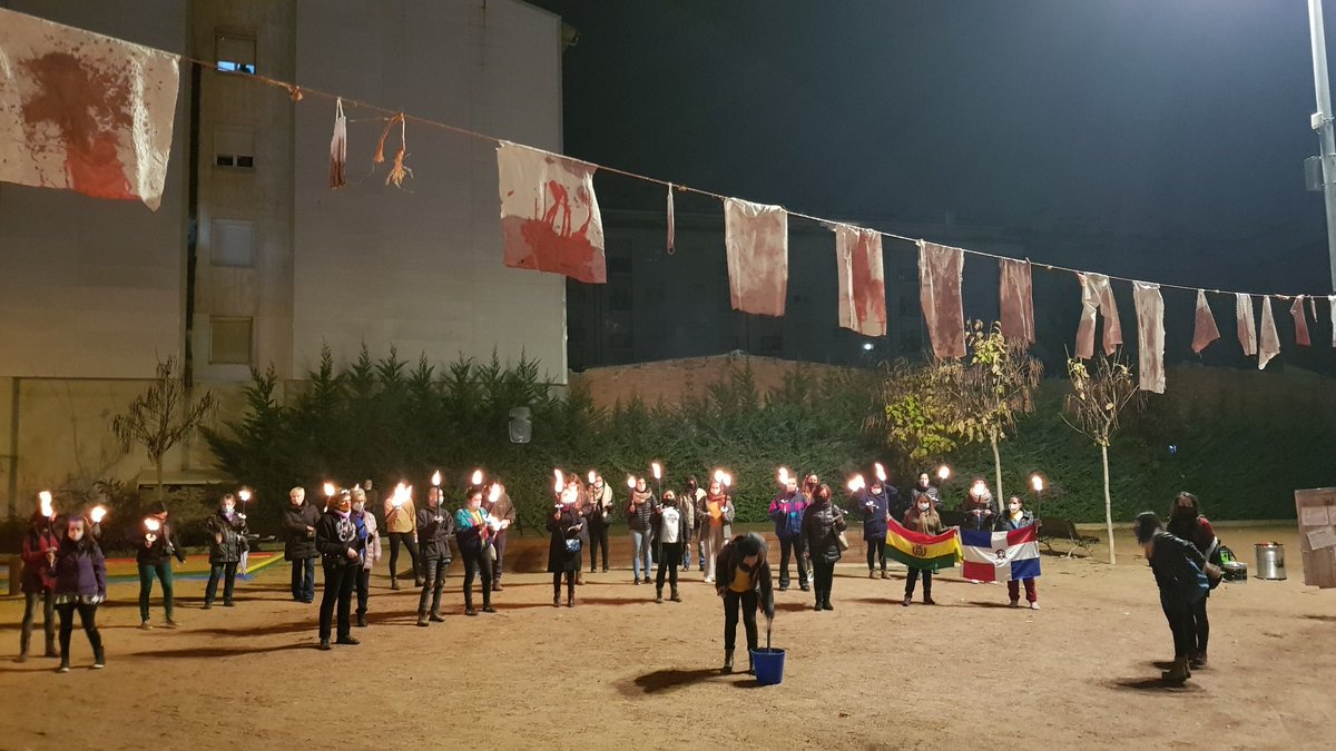 carrera_mar's tweet photo. La meva manera 2 de fer el dia #25N #EnsVolemVives A #Vic #marxa #torxes feminista contra la violència masclista @OrtigaFeminista https://t.co/VDDJ8tHHD4