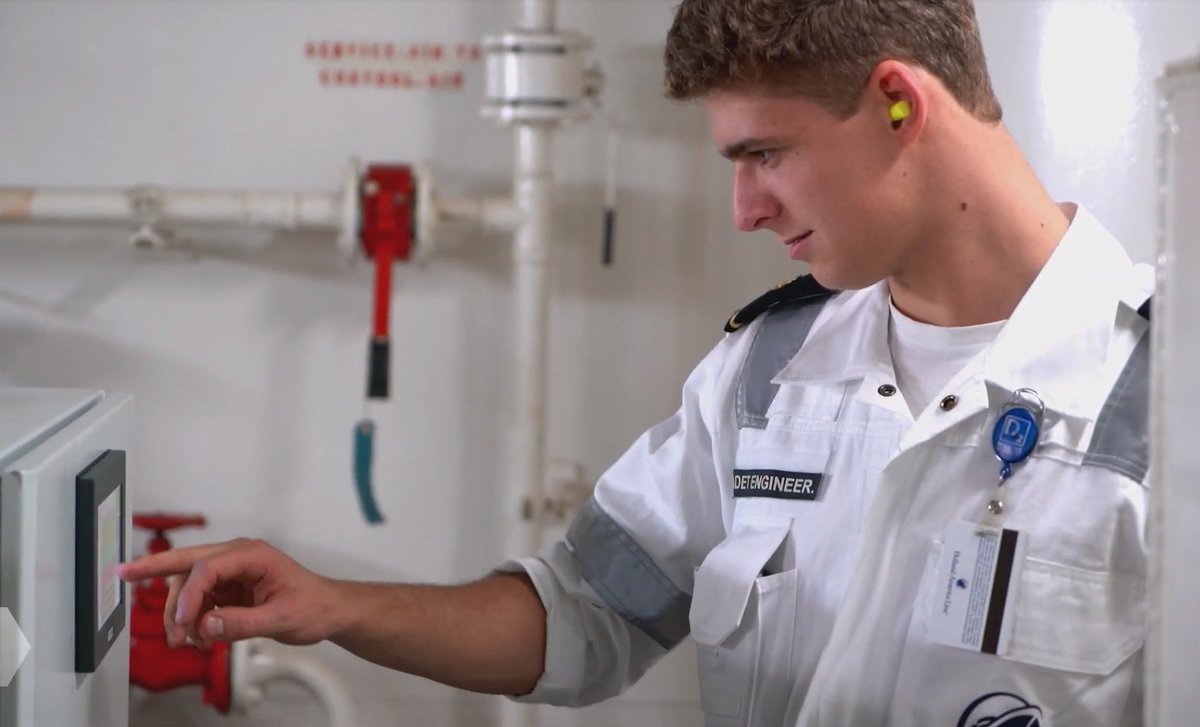 Weet jij wat een Scheepswerktuigkundige eigenlijk doet? Thomas neemt je mee op zijn schip, waar hij stage loopt voor zijn opleiding Scheepswerktuigkundige kleine schepen. 💙🔧 #goedverhaalovertechniek ••• 
youtube.com/watch?v=tZRY2L…
videocredits <a href="/SBBNL/">SBB</a>