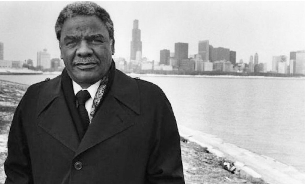 The Thanksgiving I remember most vividly is the one that wasn’t. 1987, the day before the holiday, I was on my way to get our turkey when the radio delivered a grim bulletin: Chicago Mayor Harold Washington had collapsed at his City Hall desk and was en route to the hospital. 1/5