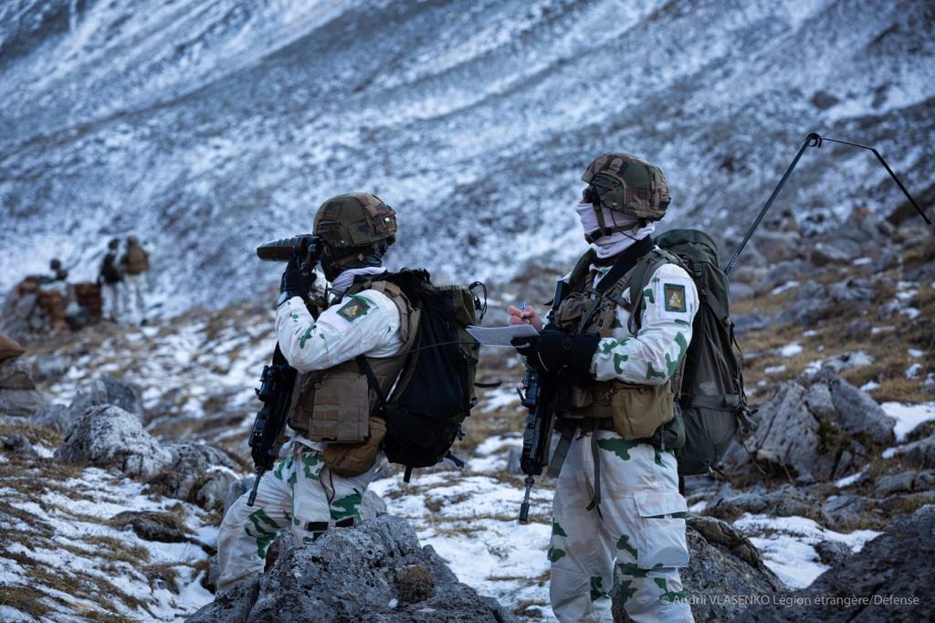 CDC_2eREG's tweet image. Les légionnaires du #2REG poursuivent leur entraînement pour les opérations montagne grand froid #OMGF avec la @27bim. Un opportunité unique pour consolider des savoir-faire spécifiques. 
#PrepaOps