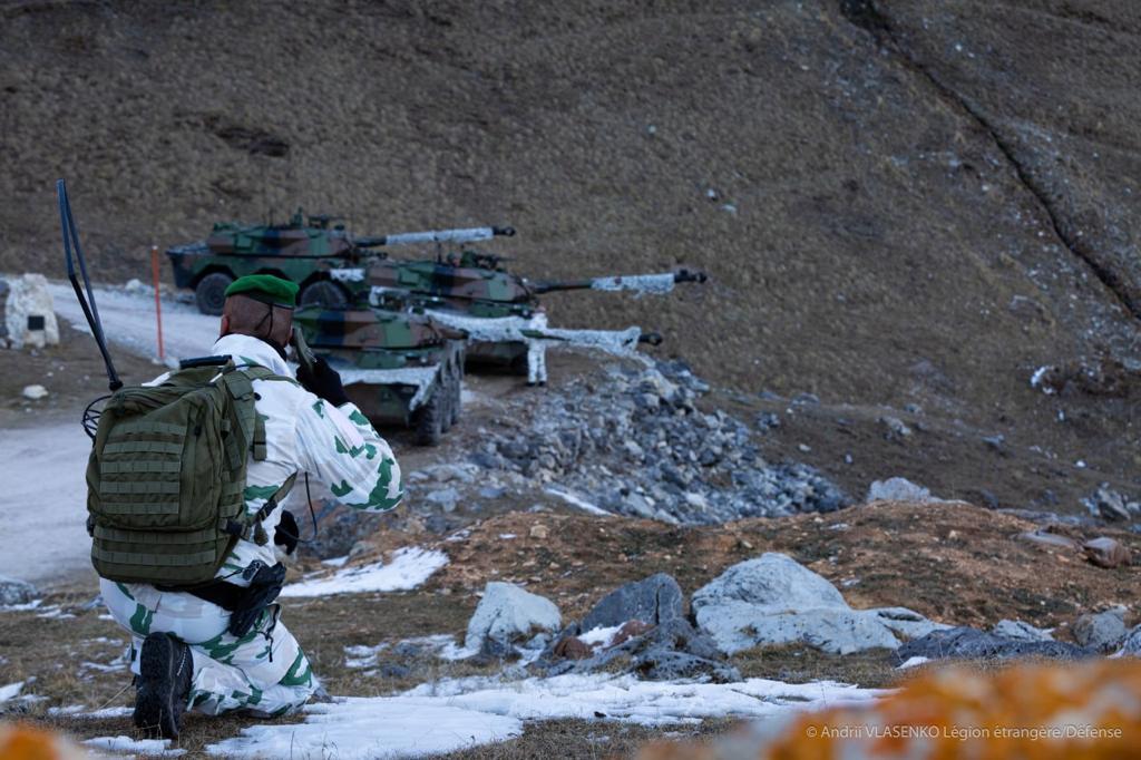 CDC_2eREG's tweet image. Les légionnaires du #2REG poursuivent leur entraînement pour les opérations montagne grand froid #OMGF avec la @27bim. Un opportunité unique pour consolider des savoir-faire spécifiques. 
#PrepaOps