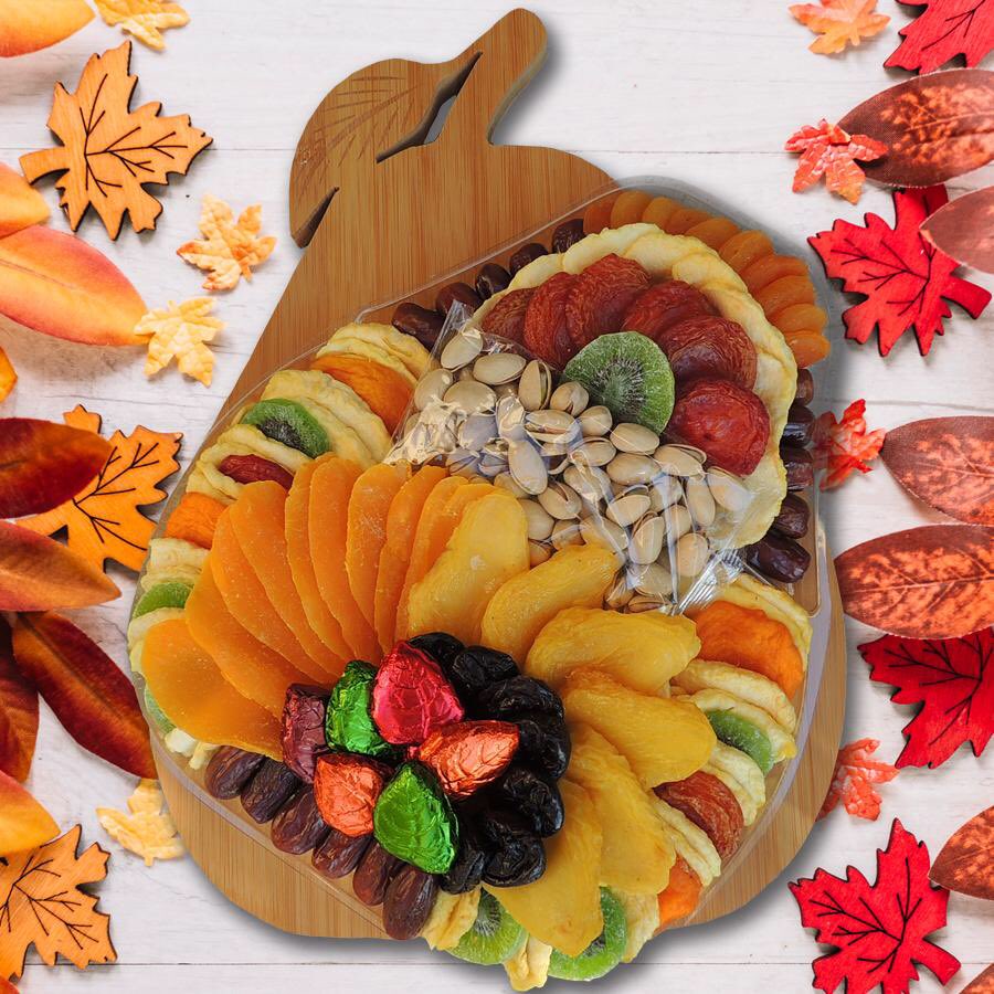 Our Vacaville store is open today 10-5. Stop by and pick up a delicious dried fruit &amp; nut tray for your family or for a friend. We’ll be closed tomorrow and Friday to spend time with our families. Happy Thanksgiving! #vacavillefruitcompany #thanksgiving #thanksgivingdinner