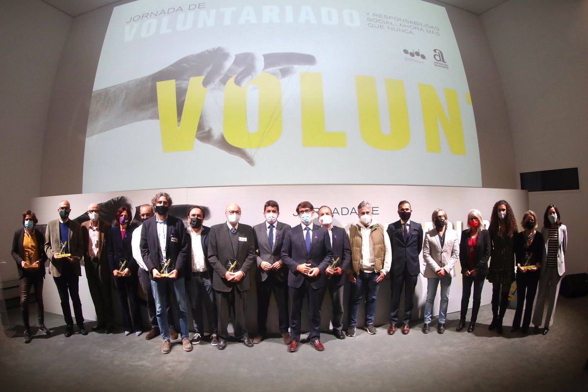 dipuAlicante's tweet photo. @CaritasOA @Tel_Esperanza @InstitutoINECA @AlicanteGastro1 @UA_Universidad y @UniversidadMH, reconocidos en la Jornada de Voluntariado de @dipuAlicante 💛 Destacamos la implicación de entidades, empresas y ciudadanos que se han volcado para ayudar durante la crisis de #COVID19 💪🏼 https://t.co/n0LIqmJHUq