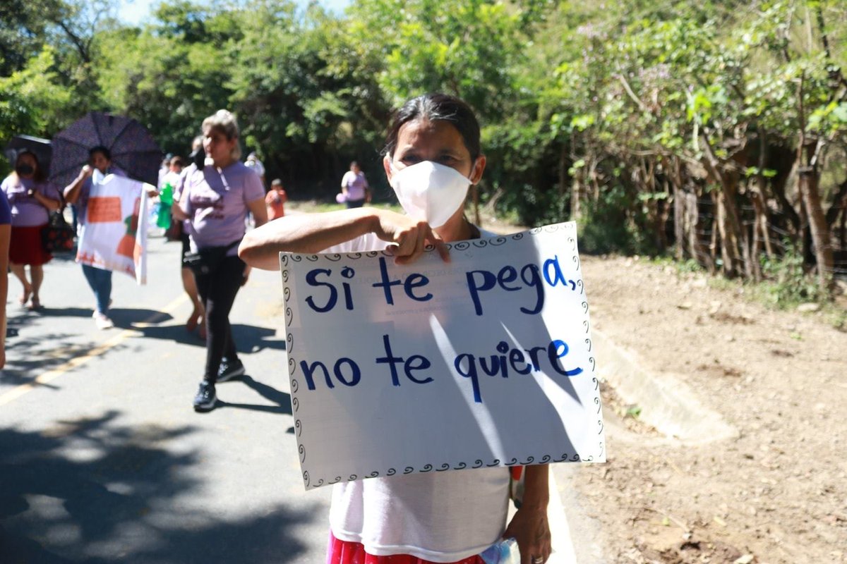 ArcataoSv's tweet photo. ¡ARCATAO DICE NO A LA VIOLENCIA CONTRA LA MUJER!

En el marco de la conmemoración del Día Internacional de la Eliminación de la Violencia contra la Mujer, la Unidad Municipal de la Mujer organizó hoy la Primera Caminata por una Vida Libre de Violencia contra la Mujer en Arcatao. https://t.co/RqJk1uNaxS