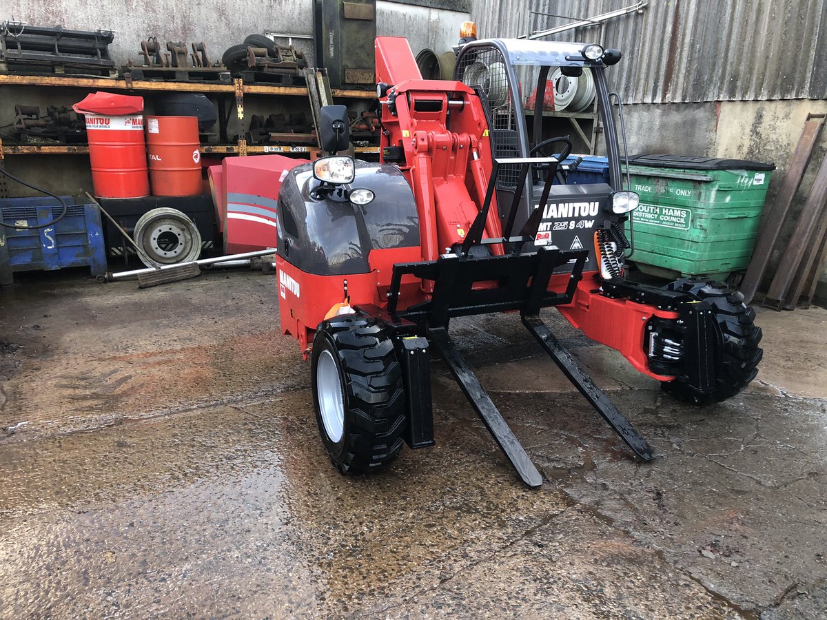benrdeeble's tweet photo. @ManitouUk TMT week this week, the first of 2 TMT25 s 4 Way machines delivered today along with another one tomorrow! Contact @rdmachinery for details as your local TMT specialist @GroupManitou https://t.co/wd6nuKgbaD