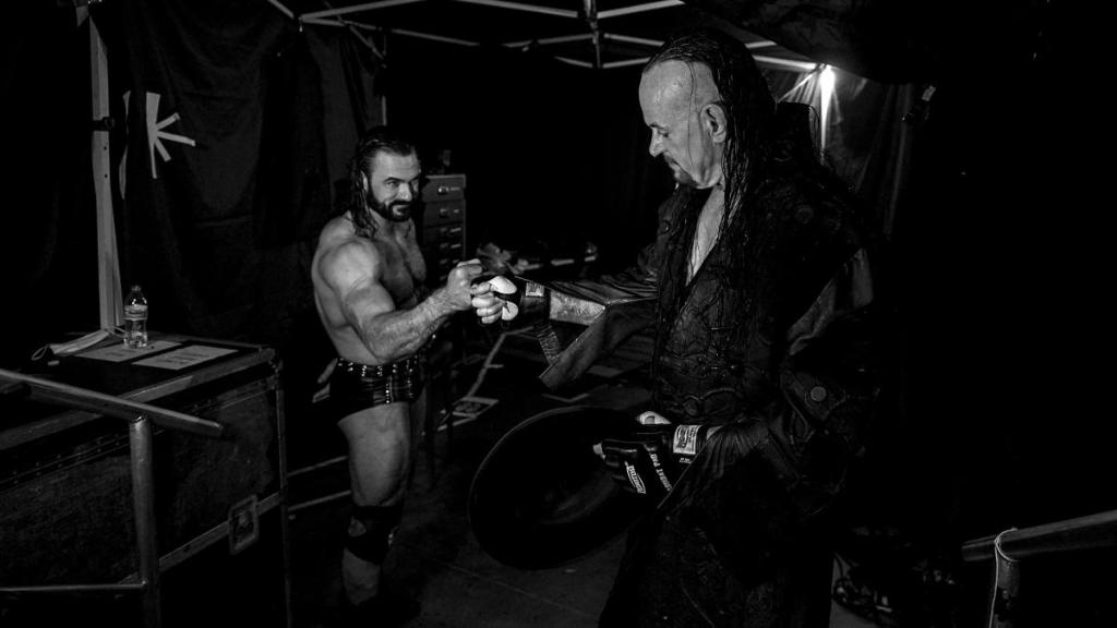 Respect.
#ThankYouTaker @DMcIntyreWWE @undertaker 👉 https://t.co/OmL6cOw94b https://t.co/gxJADscwXx