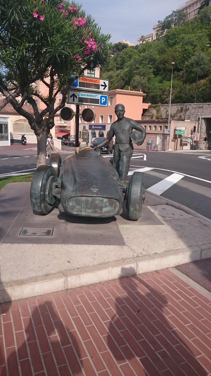 A must visit for anyone in my opinion, just to walk from the top of the hill down to the sea. And take in the track at the same time. Unfortunately we didn't let Elvis have a spin at it. After his earlier mishap, we didn't fancy his chances up the hill.