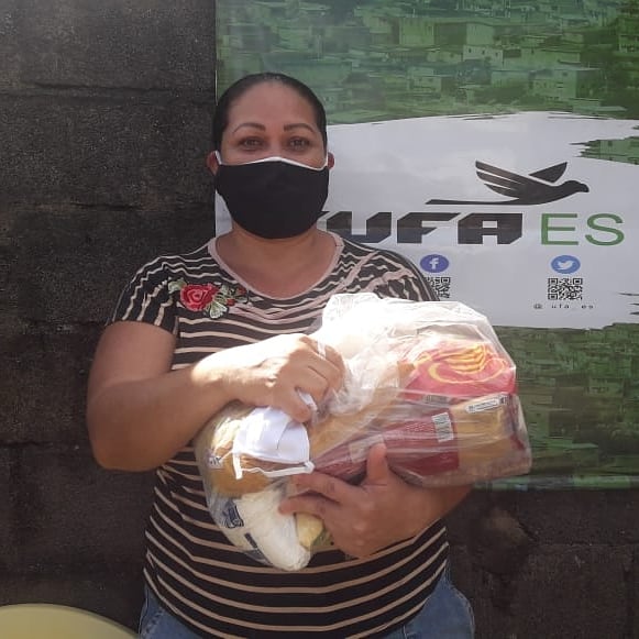 cufa_es's tweet photo. Dia de ação em Balneário de Carapebus, na Serra/ES. 

Foram 13 mães atendidas com kits de alimentos contendo macarrão, feijão, sal, farinha de trigo, pó de café e fubá.

A CUFA não pára nunca!

#cufacontraovirus #cufabrasil #cufaes #favelaépotência #aculse #maesdafavela https://t.co/kR55JiVzi8