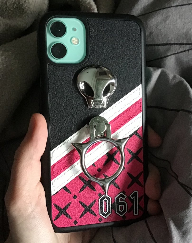 PunkSkunk_'s tweet photo. 🖤// I may be neck deep into xiv but that doesn't mean I didn't spend 60 fucking euros on this officially licensed badboy :') https://t.co/1ELge3p792