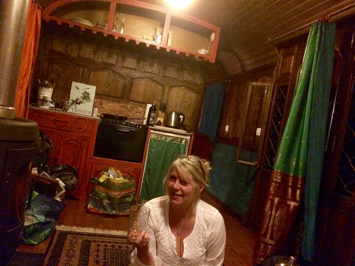 OTD 2016 !!!! ⁦<a href="/roulotteretreat/">Roulotte Retreat</a>⁩ ⁦<a href="/thehoebridge/">The Hoebridge</a>⁩ ⁦<a href="/silverhills64/">Julie Elizabeth 💙 #RejoinEU 🇺🇦</a>⁩