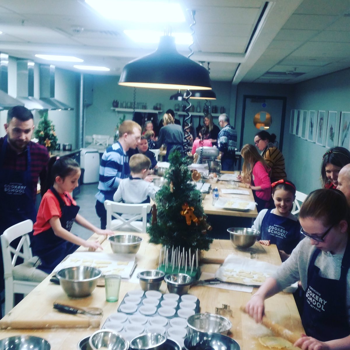 ForestsideCSchl's tweet photo. NEW KIDS CLASSES RELEASED FOR 2021. Get booked quick at https://t.co/OV8At6Ya7U great for Christmas surprises 🎄 @chef_jeffers #cookeryschool #Christmas2020 #Christmas #pressies #giftideas #kidscookeryclasses https://t.co/JbxjZCdpgJ