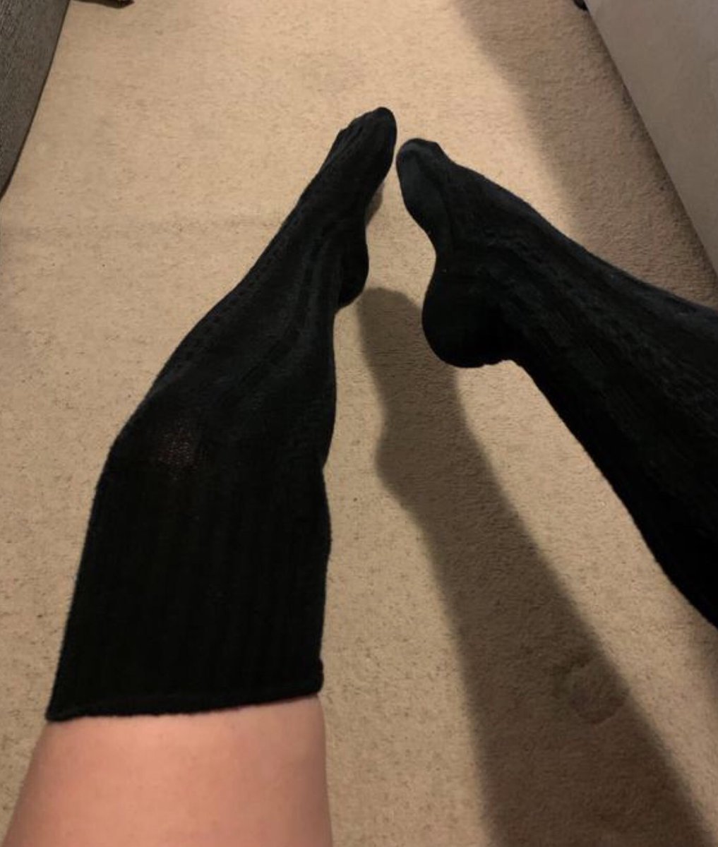 ToesMadame's tweet photo. Knee high socks for some midweek fun. Been on all day at work so smell real sweet now #sockfetish #knee high socks #footfetish https://t.co/FBL2s7l5jt