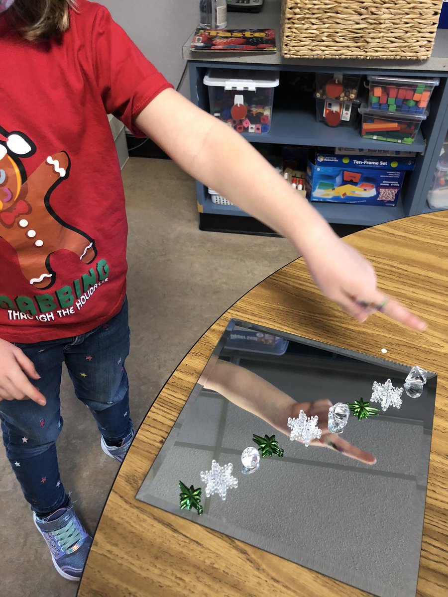 Our Explore table for the next couple of weeks ❄️ Kids’ favourite place to be 💜 #primarymath #patterning #grade1 @SchoolLakeridge @StoonPubSchools