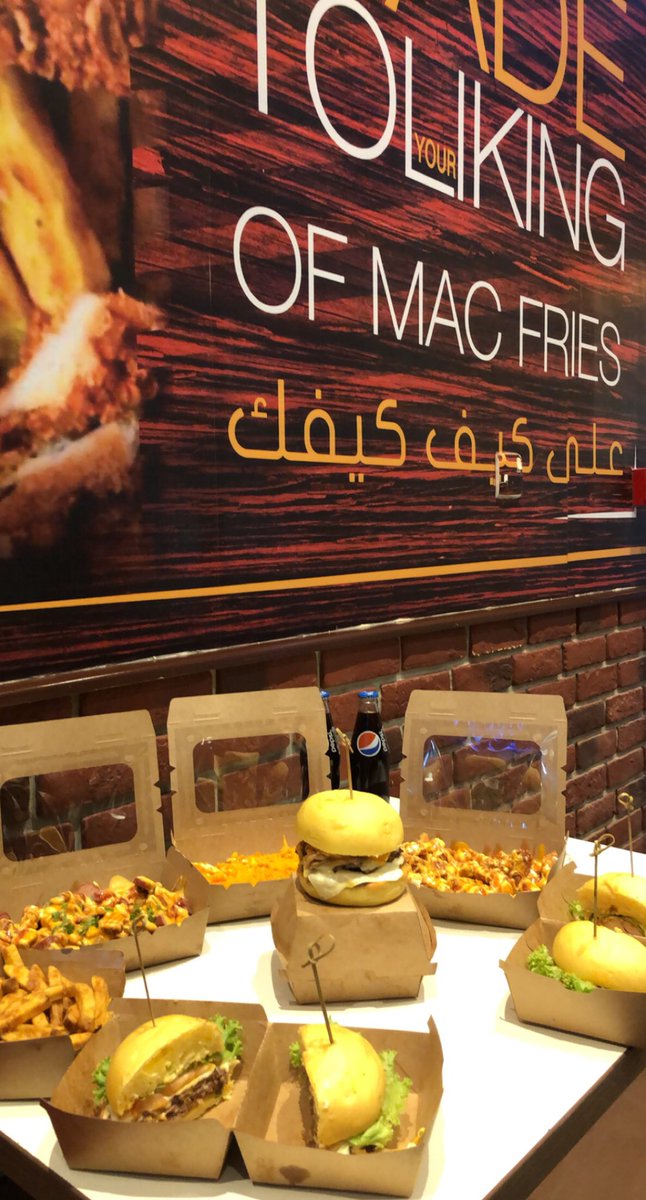 fa__194's tweet photo. مساء الخير 💐💕
تشرفت بـ قبول دعوة طيبة 
من هاڤ ايت |  @Have8ksa 🍔🍟

مطعم يقدم برقر لحم/دجاج 
وفرايز متُشرب بـ الجبن 
ويشرف عليه صاحب المحل بنفسه .
المكان بسيط جدًا وجميل  .
جربت البرجر :
سوبر ايت( لحم أنجوس مع ماشروم و بصل)
دبل ماش ( لحم أنجوس دبل ) 
كرسبي تشكن ( دجاج مقلّي ) https://t.co/GXg8wYsVKL