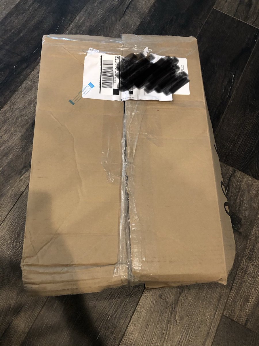 MeredithK01's tweet photo. Not sure who I should be more disappointed in, @MichaelsStores or @ups, for the condition of this package. https://t.co/0PI01wLQ9Q