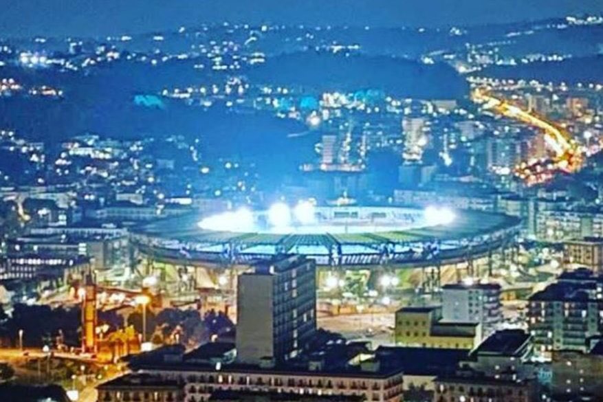 GiacomoMiola's tweet photo. Mi interessa poco il calcio, sempre meno rispetto al passato. Mi interessa molto peró quando (e se), esso riesce a diventare un fenomeno sociale positivo per molti.
#CIAODIEGO #napoli #maradona #fuorigrotta https://t.co/58XEDXUR22