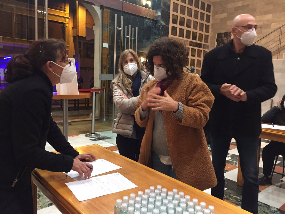 Día 2 de la #SecciónOficial de #Cineculpable2020, o lo que es lo mismo: la noche en la que el thriller tomó el Auditori de Vila-real.

👉 Cine en directo, desde la butaca, y seguro 🤩📽🔝❤️

¡Vamos a por la penúltima!

Con <a href="/YassmineOthman/">Yassmine Othman</a> 🔥😍

#culturasegura #cine #cortometrajes