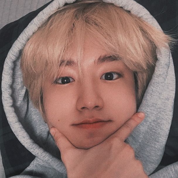 hyunnisky's tweet photo. jisung as joaquin aka el joako.
- t canta temas d chayanne con la guitarra
- "vamos a la costa con los pibes?"
- re rompe bolas pero el mas querido del grupo
- sus chistes son malardos
- casi siempre escucha reggaeton del viejo
- de turno tarde re picante
- re facha re chamullero https://t.co/OHu2cpjrnw