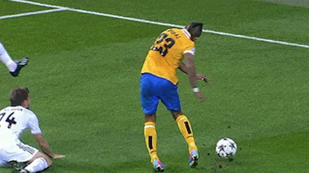 للحين يشوت الارض ويدور بلنتي