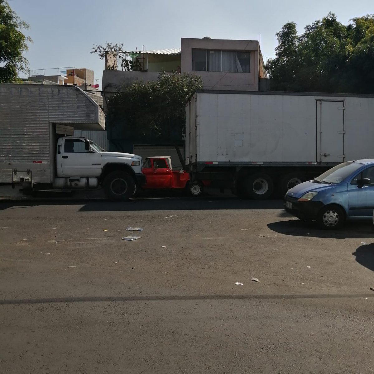 VecinalEnlace's tweet photo. @UCS_GCDMX Gracias  están así, en doble fila https://t.co/ekV2zYpBAx